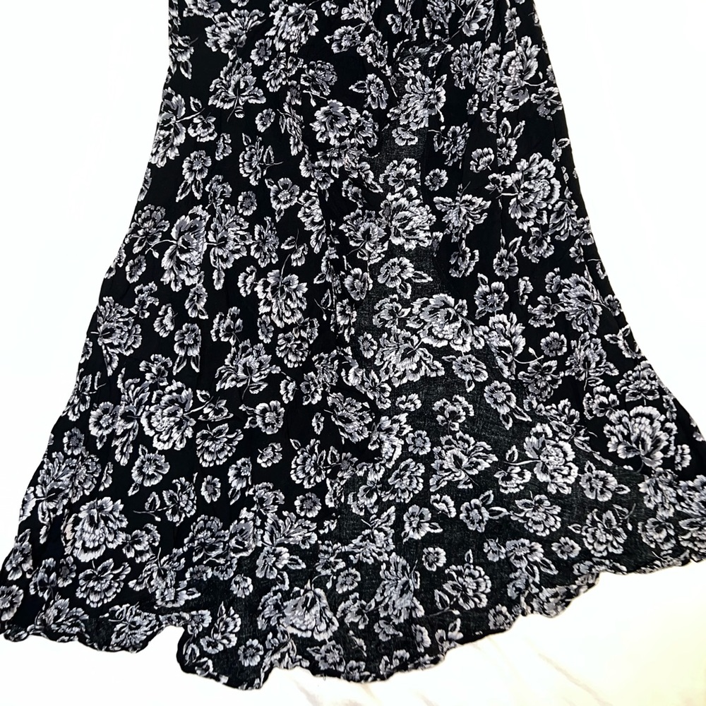 Black And White Floral High To Low Flowy Skirt